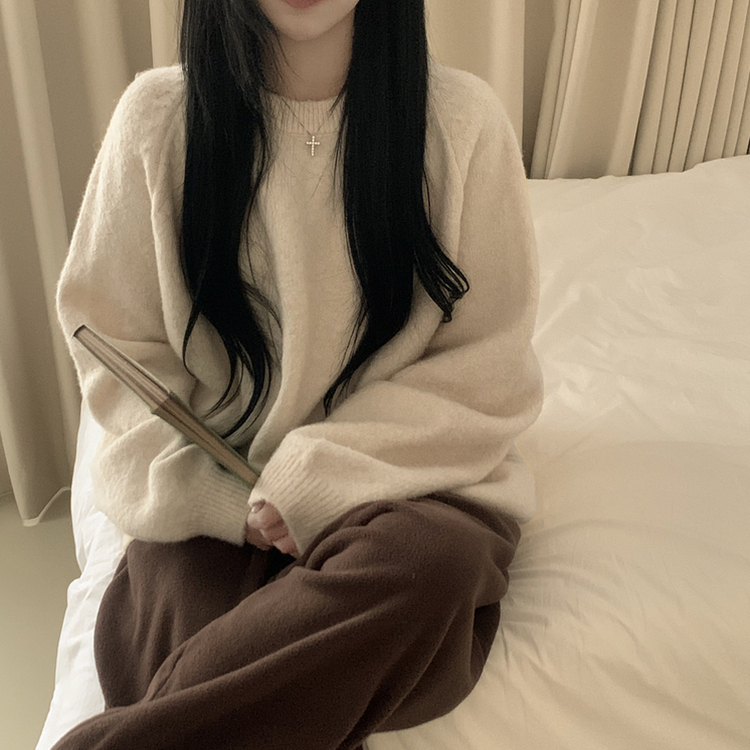 도톰폭닥 라운드넥 울 오버핏 겨울 소라색 니트 연말룩 여름쿨톤 소라니트 아이보리