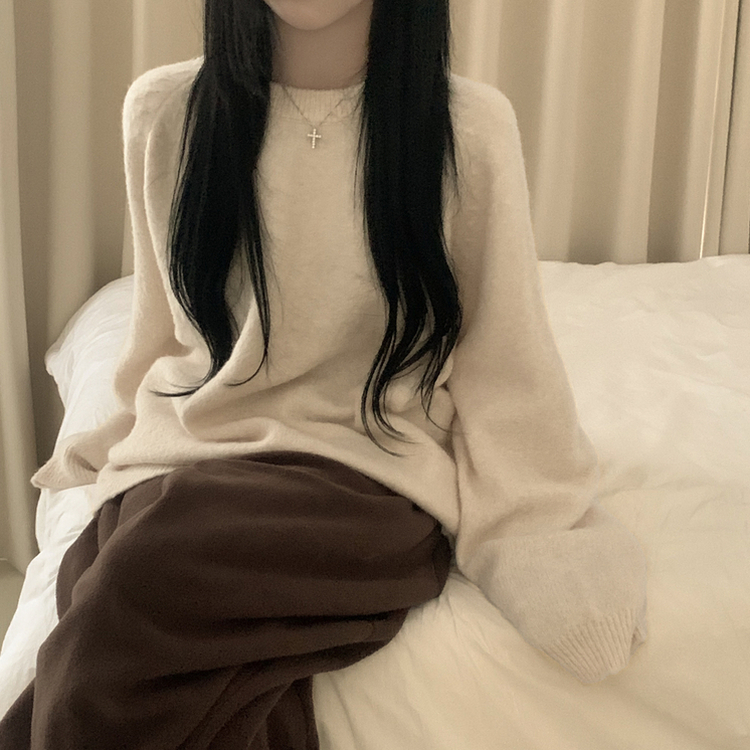 도톰폭닥 라운드넥 울 오버핏 겨울 소라색 니트 연말룩 여름쿨톤 소라니트 아이보리