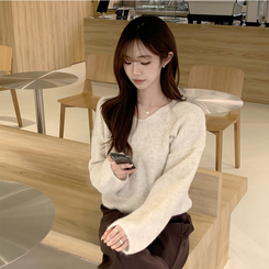 차르르 떨어지는 루즈핏 겨울 브이넥 버튼 참 니트 팬던트 데일리 연말룩 긴팔 상의 5color 베이지