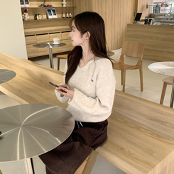 차르르 떨어지는 루즈핏 겨울 브이넥 버튼 참 니트 팬던트 데일리 연말룩 긴팔 상의 5color 베이지