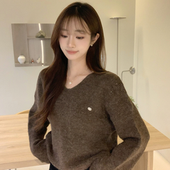 차르르 떨어지는 루즈핏 겨울 브이넥 버튼 참 니트 팬던트 데일리 연말룩 긴팔 상의 5color 브라운