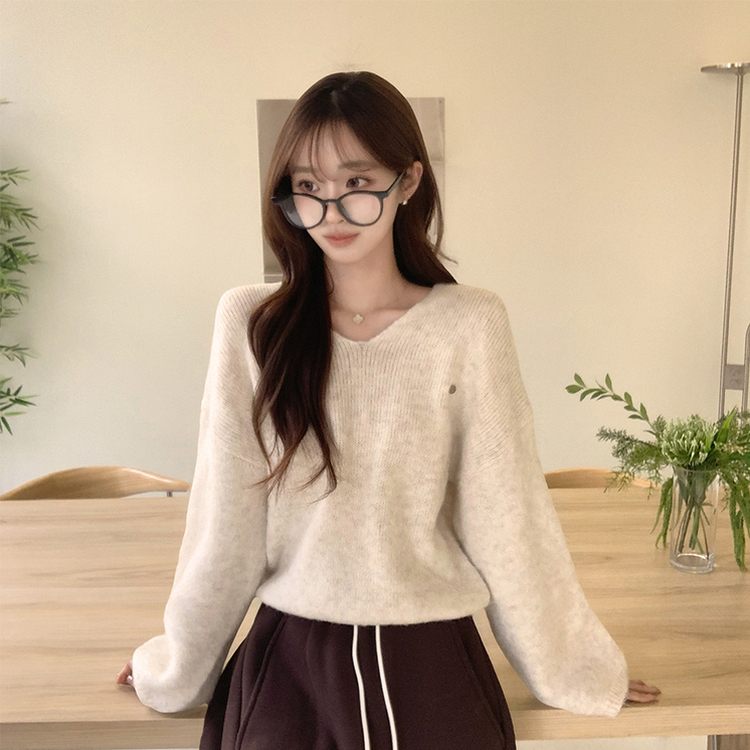 차르르 떨어지는 루즈핏 겨울 브이넥 버튼 참 니트 팬던트 데일리 연말룩 긴팔 상의 5color 베이지