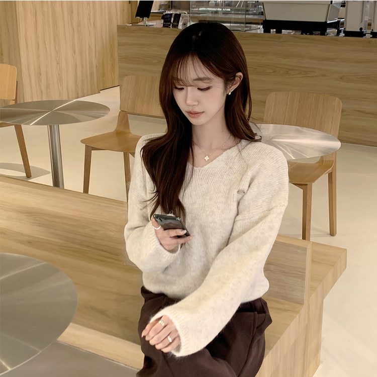 차르르 떨어지는 루즈핏 겨울 브이넥 버튼 참 니트 팬던트 데일리 연말룩 긴팔 상의 5color 베이지