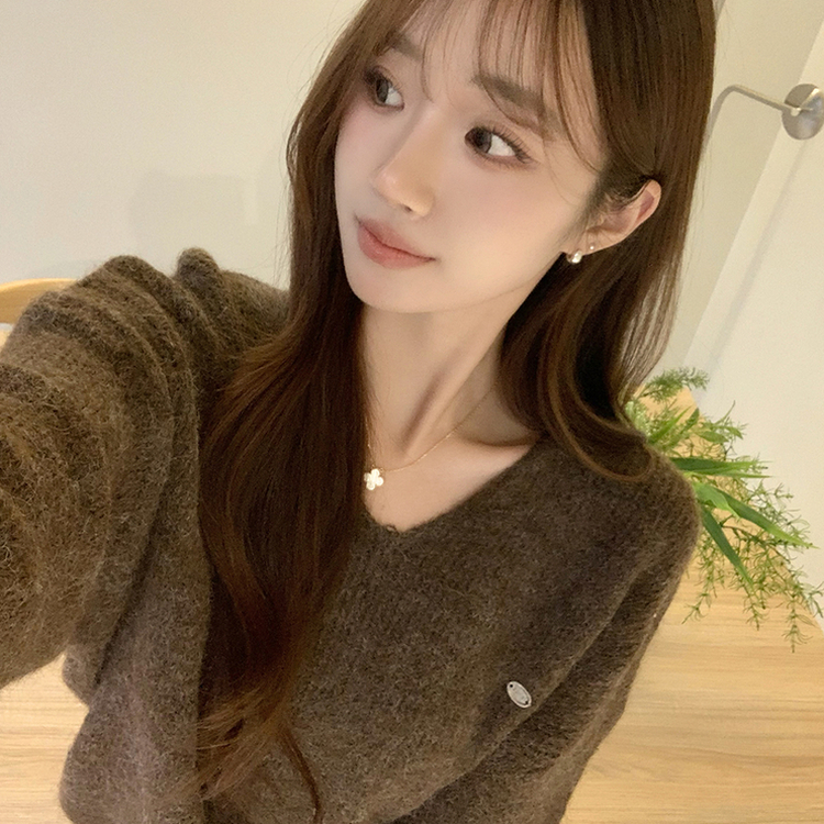 차르르 떨어지는 루즈핏 겨울 브이넥 버튼 참 니트 팬던트 데일리 연말룩 긴팔 상의 5color 브라운