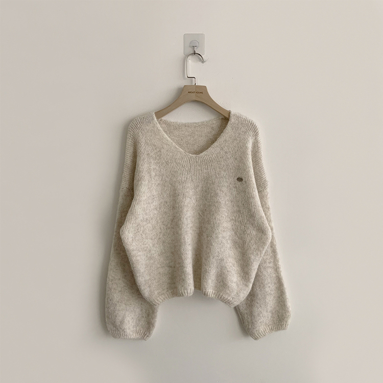 차르르 떨어지는 루즈핏 겨울 브이넥 버튼 참 니트 팬던트 데일리 연말룩 긴팔 상의 5color