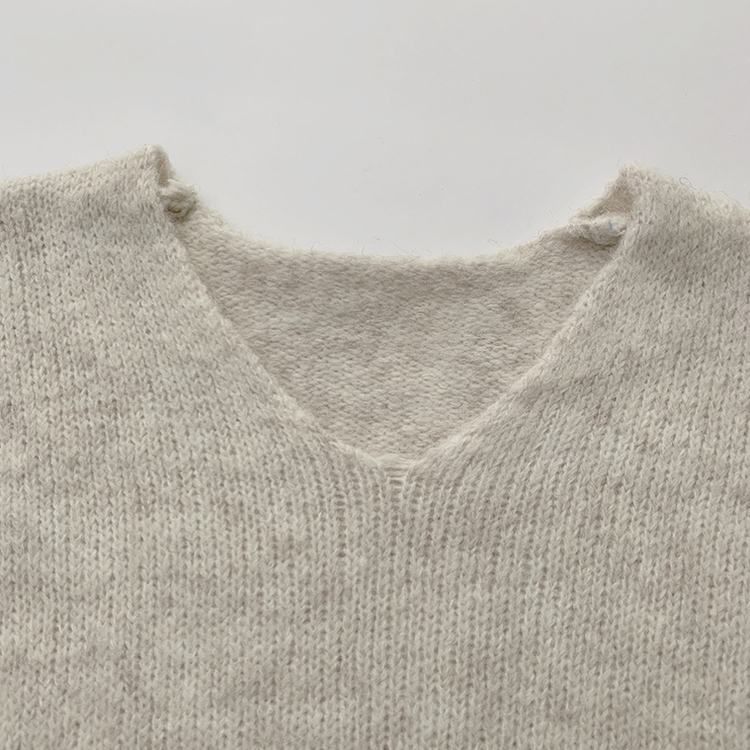 차르르 떨어지는 루즈핏 겨울 브이넥 버튼 참 니트 팬던트 데일리 연말룩 긴팔 상의 5color