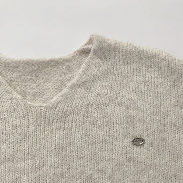 차르르 떨어지는 루즈핏 겨울 브이넥 버튼 참 니트 팬던트 데일리 연말룩 긴팔 상의 5color