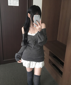 데스 울 딥브이넥 오프숄더 레이어드 벌룬 슬림 롱 니트 그레이