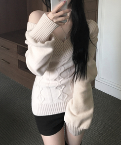 리키 브이넥 오프숄더 꽈배기 케이블 롱 슬림 벌룬 긴팔 니트 연베이지