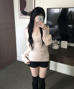 리키 브이넥 오프숄더 꽈배기 케이블 롱 슬림 벌룬 긴팔 니트 연베이지