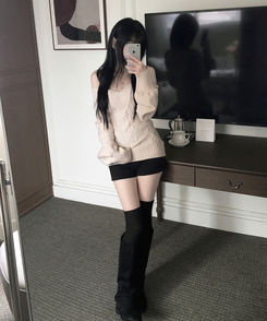 리키 브이넥 오프숄더 꽈배기 케이블 롱 슬림 벌룬 긴팔 니트 연베이지