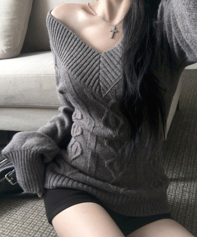 리키 브이넥 오프숄더 꽈배기 케이블 롱 슬림 벌룬 긴팔 니트 그레이