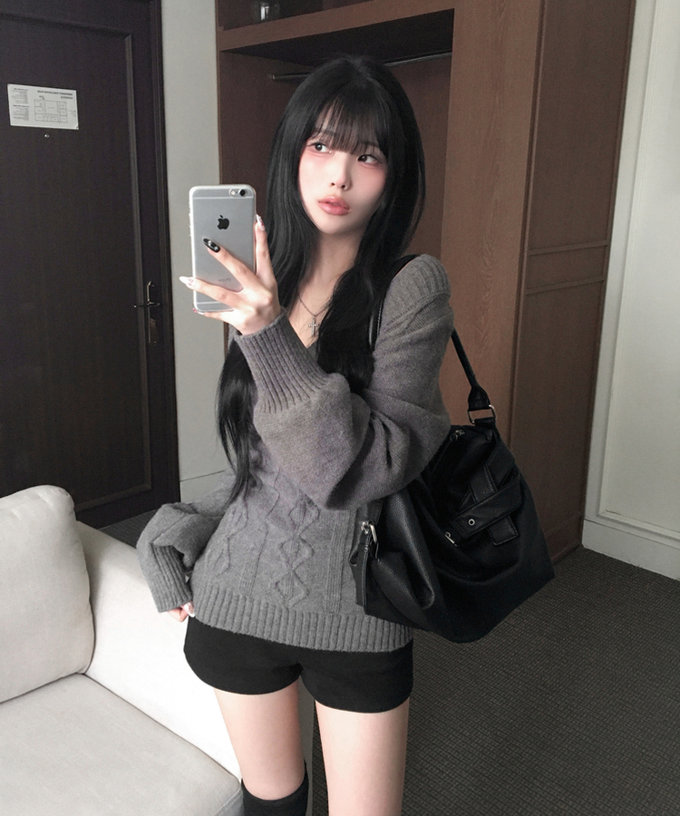 리키 브이넥 오프숄더 꽈배기 케이블 롱 슬림 벌룬 긴팔 니트 그레이