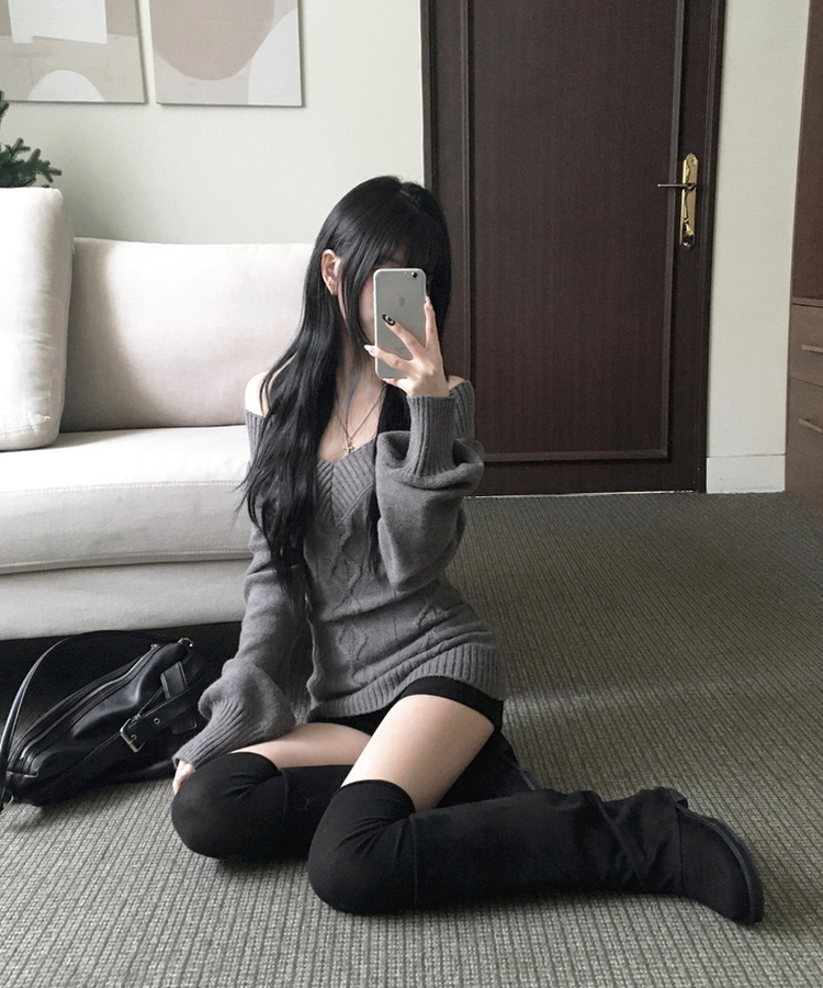 리키 브이넥 오프숄더 꽈배기 케이블 롱 슬림 벌룬 긴팔 니트 그레이