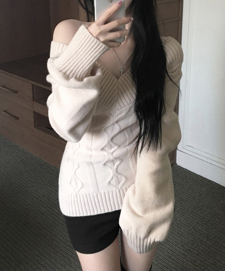 리키 브이넥 오프숄더 꽈배기 케이블 롱 슬림 벌룬 긴팔 니트 연베이지