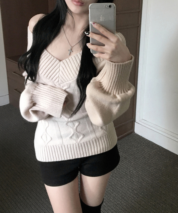 리키 브이넥 오프숄더 꽈배기 케이블 롱 슬림 벌룬 긴팔 니트 연베이지