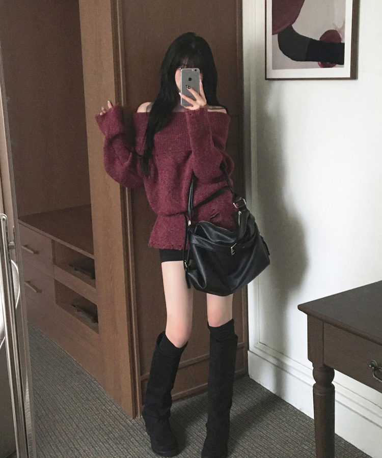 피어리 울 오프숄더 도톰 데미지 여리 롱 니트 버건디