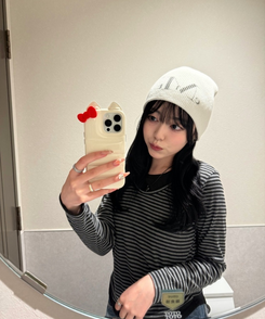 단가라 배색 셔링 긴팔티셔츠 블랙