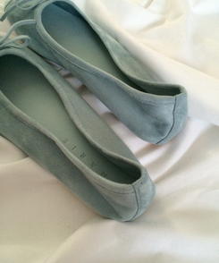 リボン付きスウェードバレエシューズ SKY BLUE