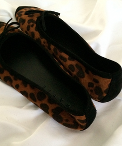 リボン付きスウェードバレエシューズ LEOPARD