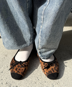 リボン付きスウェードバレエシューズ LEOPARD