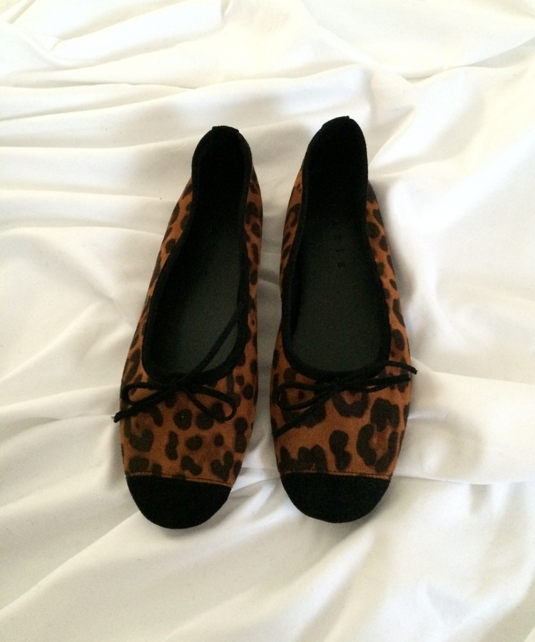 リボン付きスウェードバレエシューズ LEOPARD
