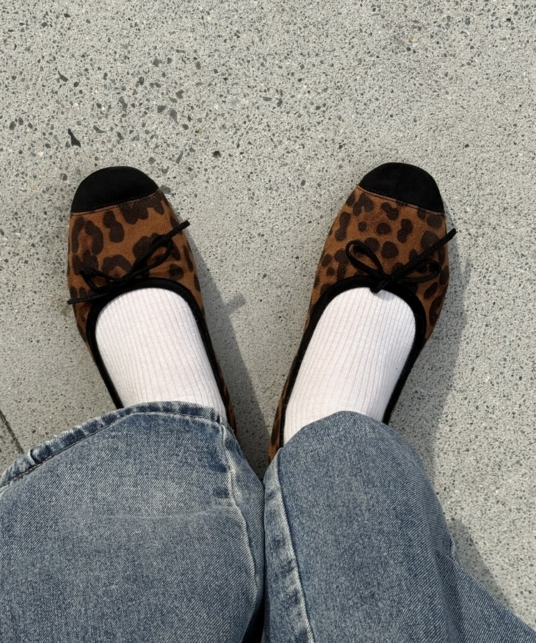 リボン付きスウェードバレエシューズ LEOPARD
