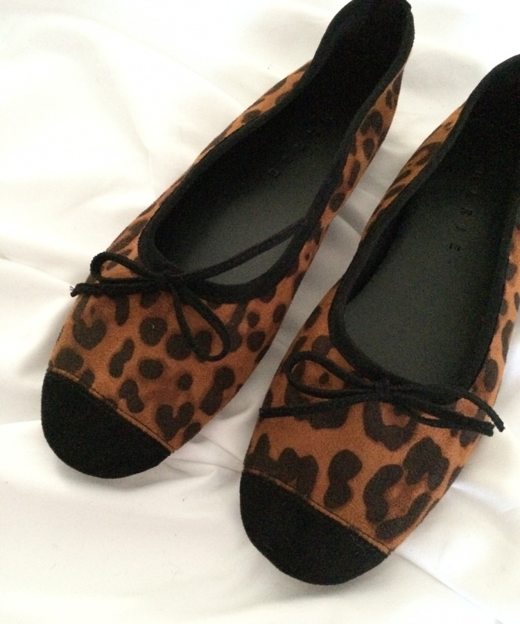 リボン付きスウェードバレエシューズ LEOPARD