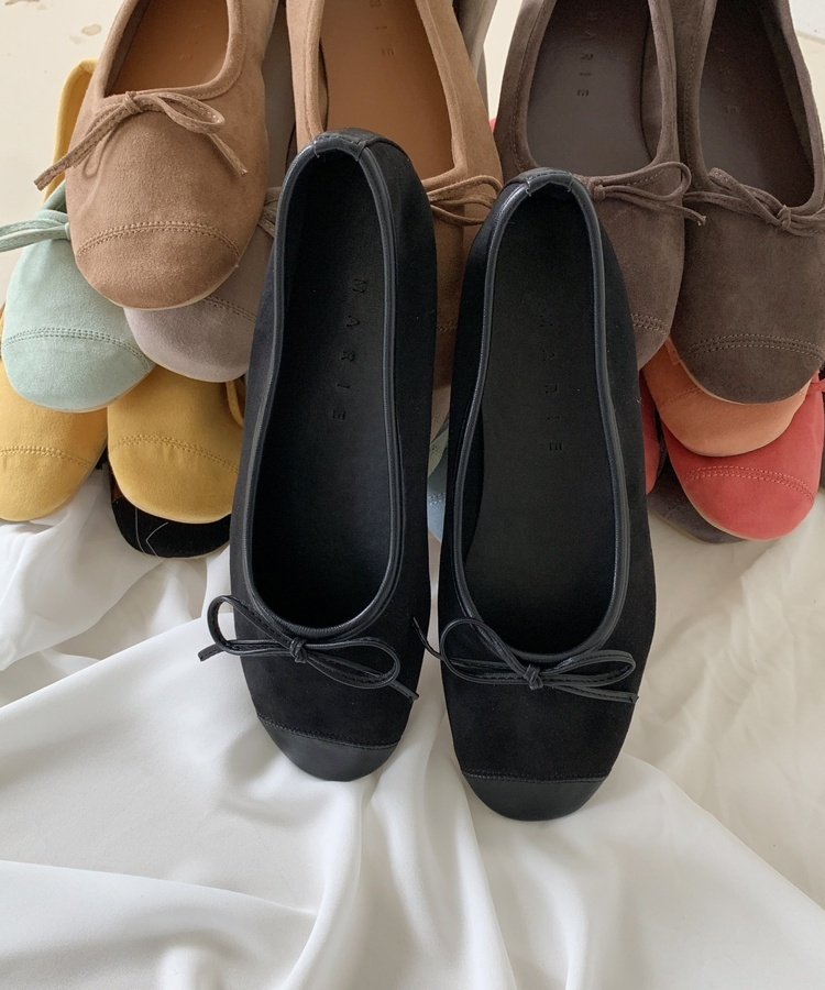 リボン付きスウェードバレエシューズ