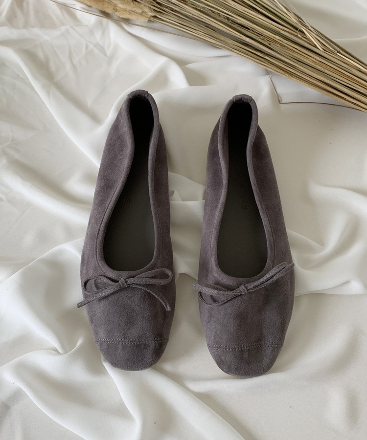 リボン付きスウェードバレエシューズ