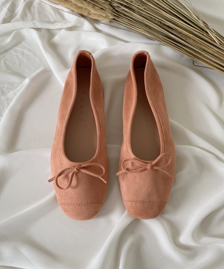 リボン付きスウェードバレエシューズ
