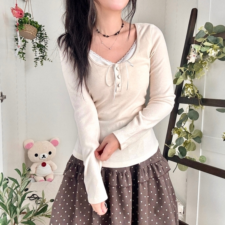 일체형 리본 단추 버튼 레이어드 옆셔링 긴팔티셔츠 베이지