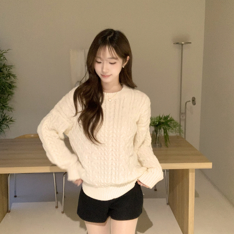 배배 꽈배기 라운드 루즈핏 겨울 긴팔 니트 오버핏 벌룬핏 긴팔티 데일리 상의 아이보리