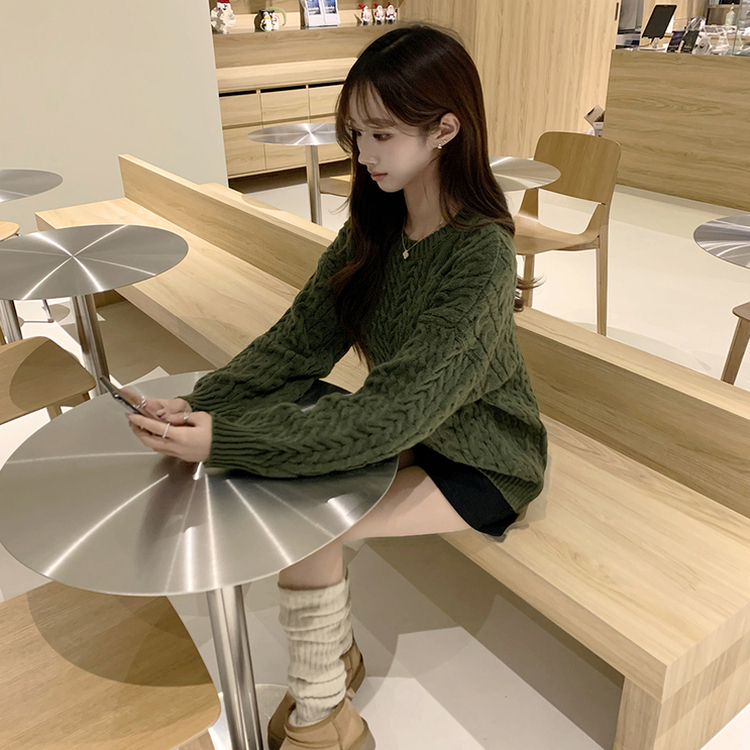 배배 꽈배기 라운드 루즈핏 겨울 긴팔 니트 오버핏 벌룬핏 긴팔티 데일리 상의 카키