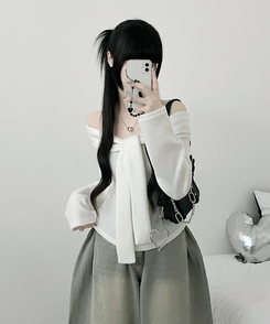 디엘꼬임리본오프숄더기모긴팔티셔츠 아이보리