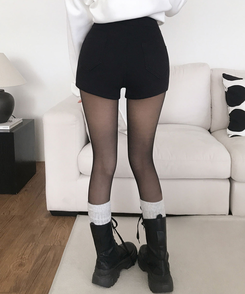 미찌 하이웨스트 슬림핏 스판 융기모 숏팬츠 블랙