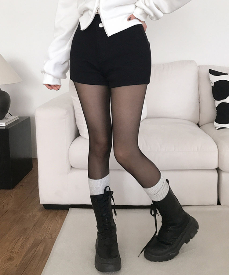 미찌 하이웨스트 슬림핏 스판 융기모 숏팬츠 블랙