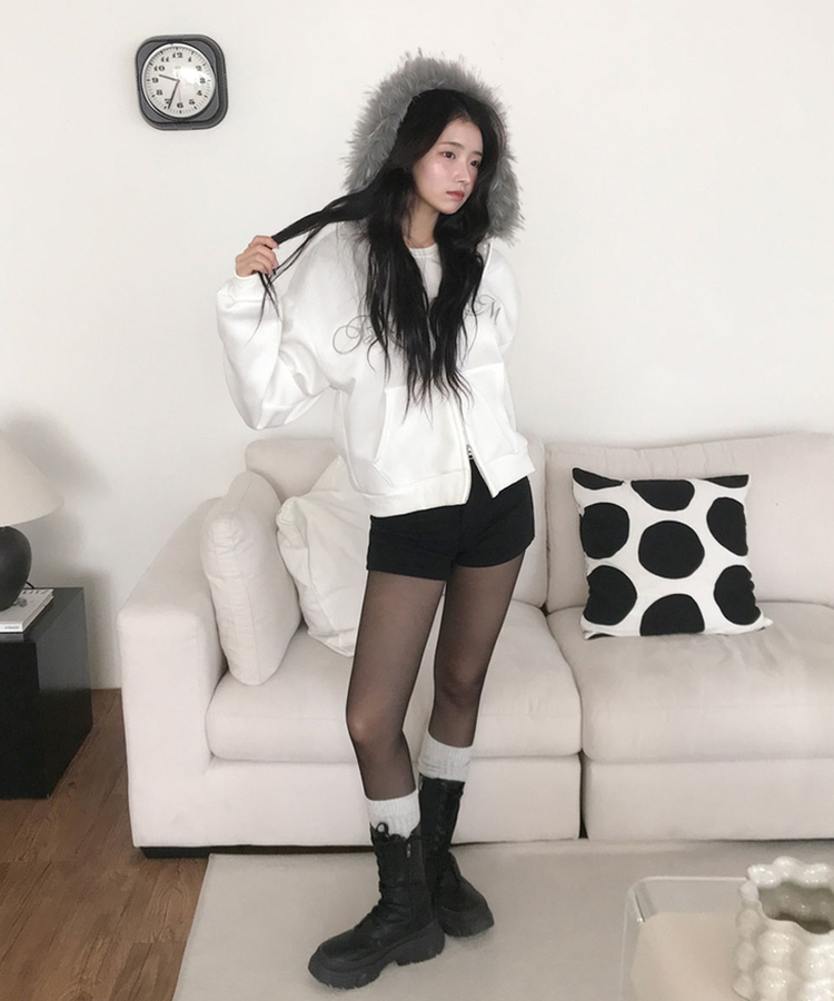 미찌 하이웨스트 슬림핏 스판 융기모 숏팬츠 블랙