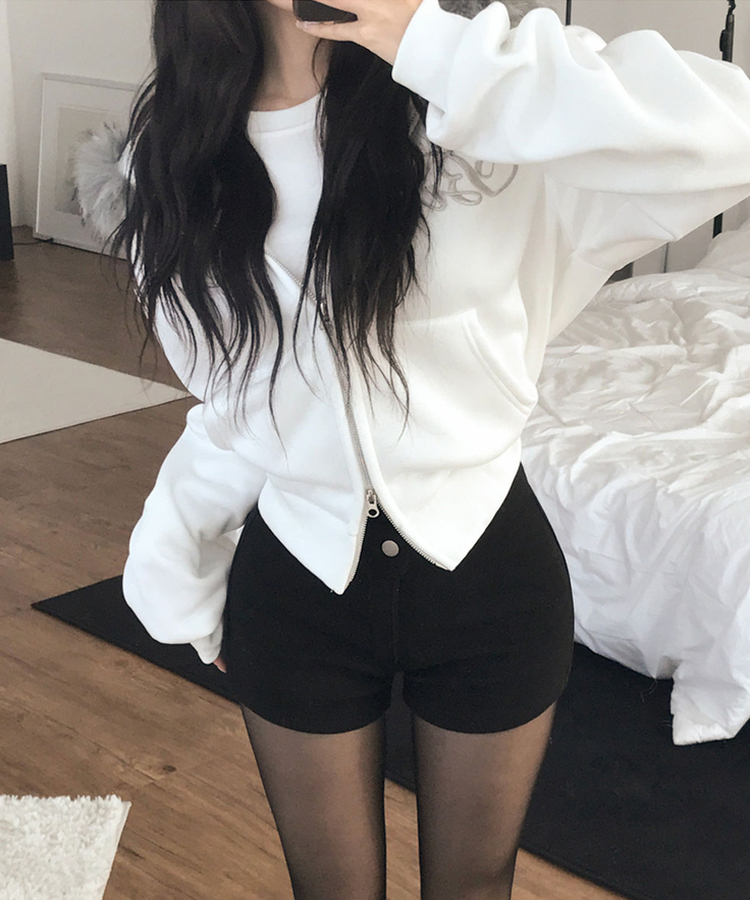 미찌 하이웨스트 슬림핏 스판 융기모 숏팬츠 블랙