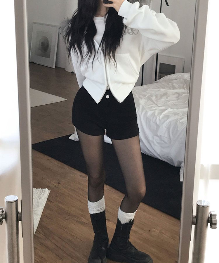 미찌 하이웨스트 슬림핏 스판 융기모 숏팬츠 블랙