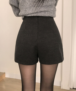 제뉴 울 하이웨스트 슬림핏 핀턱 모직 숏 팬츠 그레이