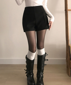 제뉴 울 하이웨스트 슬림핏 핀턱 모직 숏 팬츠 블랙