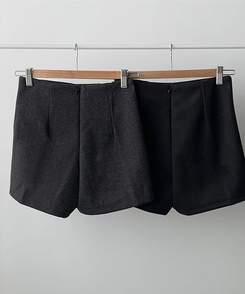 제뉴 울 하이웨스트 슬림핏 핀턱 모직 숏 팬츠