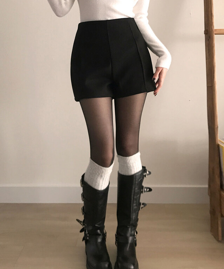 제뉴 울 하이웨스트 슬림핏 핀턱 모직 숏 팬츠 블랙