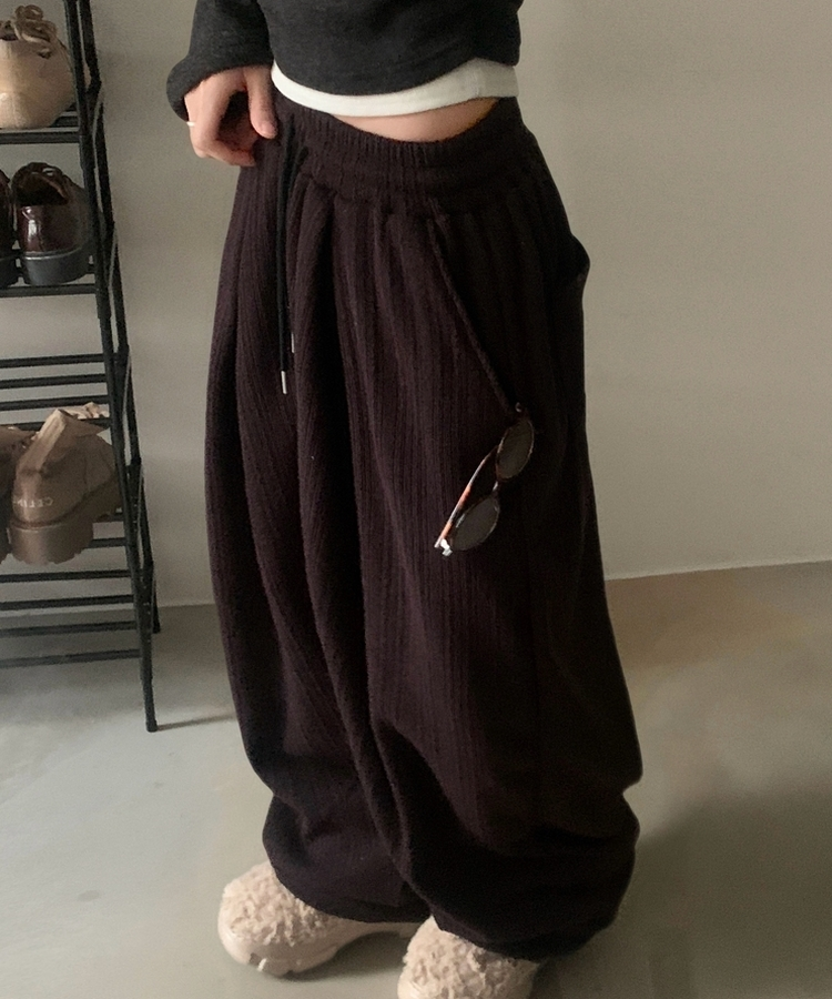 그레인 핀턱 골지니트 와이드 롱팬츠 브라운