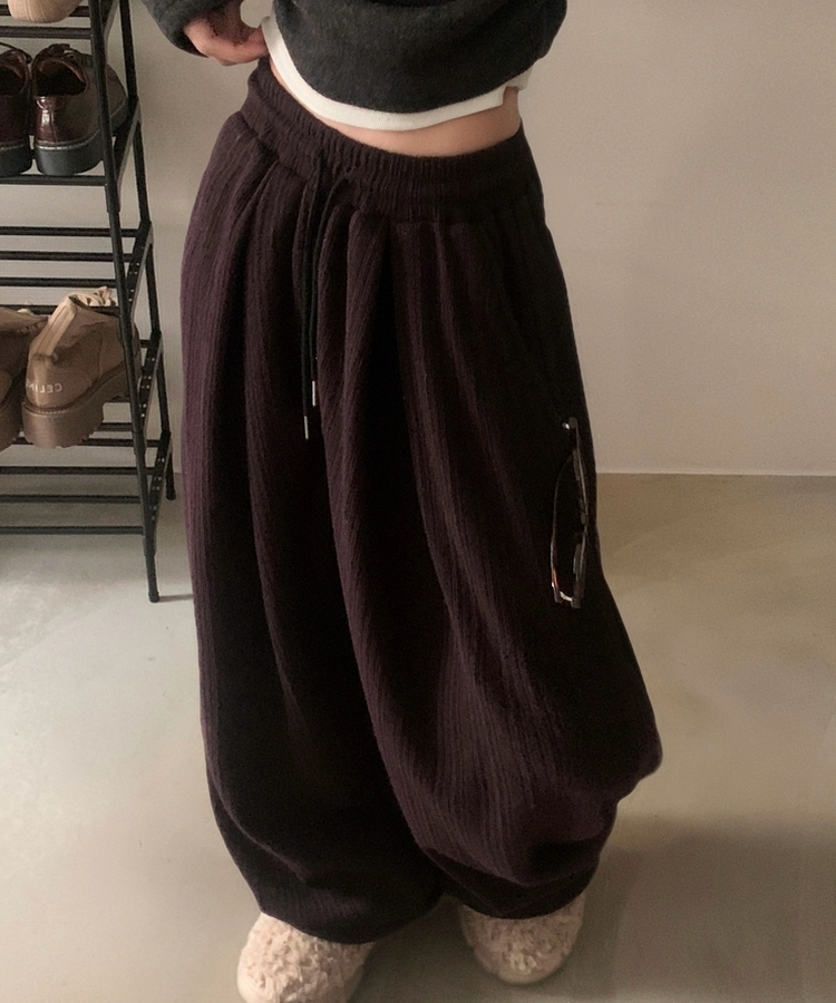 그레인 핀턱 골지니트 와이드 롱팬츠 브라운