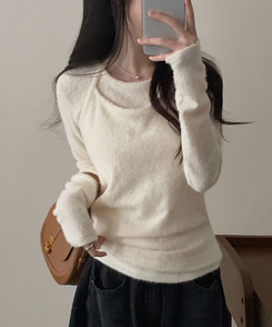 밀리 앙고라 퍼 슬림핏 라운드 긴팔니트티셔츠 홀터나시 아이보리