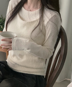 밀리 앙고라 퍼 슬림핏 라운드 긴팔니트티셔츠 홀터나시 아이보리