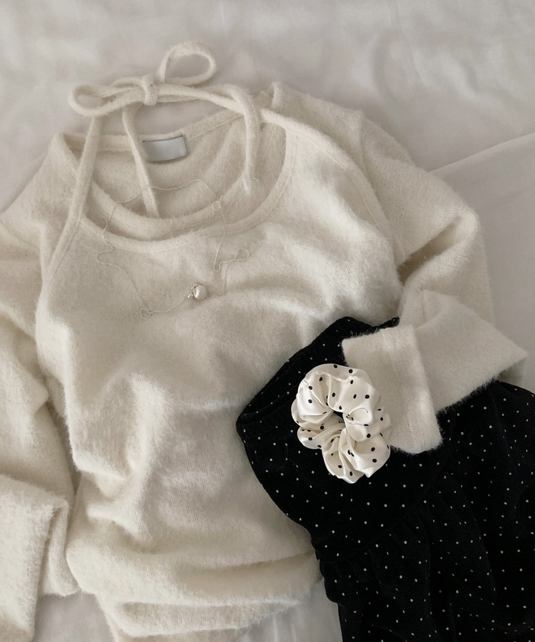 밀리 앙고라 퍼 슬림핏 라운드 긴팔니트티셔츠 홀터나시 아이보리