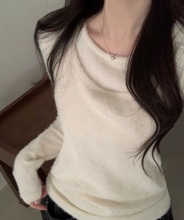 밀리 앙고라 퍼 슬림핏 라운드 긴팔니트티셔츠 홀터나시 아이보리
